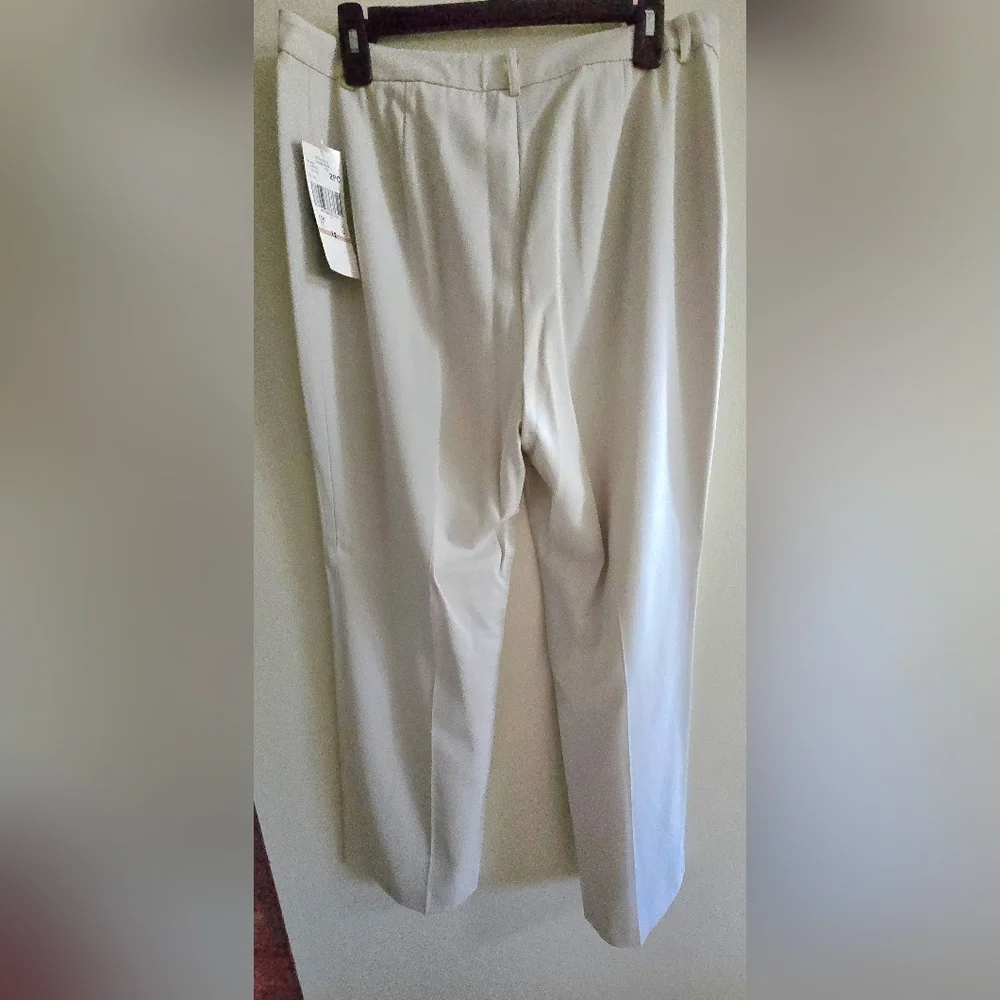 Kasper Womens Creme Pant Suit With Slight Pinstripe Accent - Picture 6 of 9